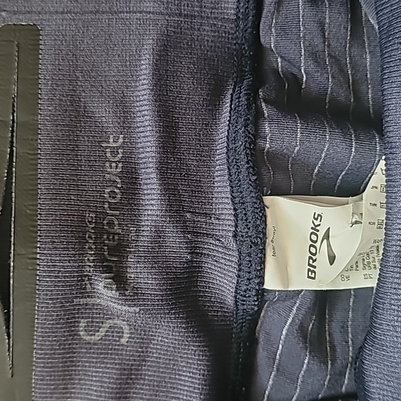 Excellent condition Brooks running capris. - Picture 3 of 7